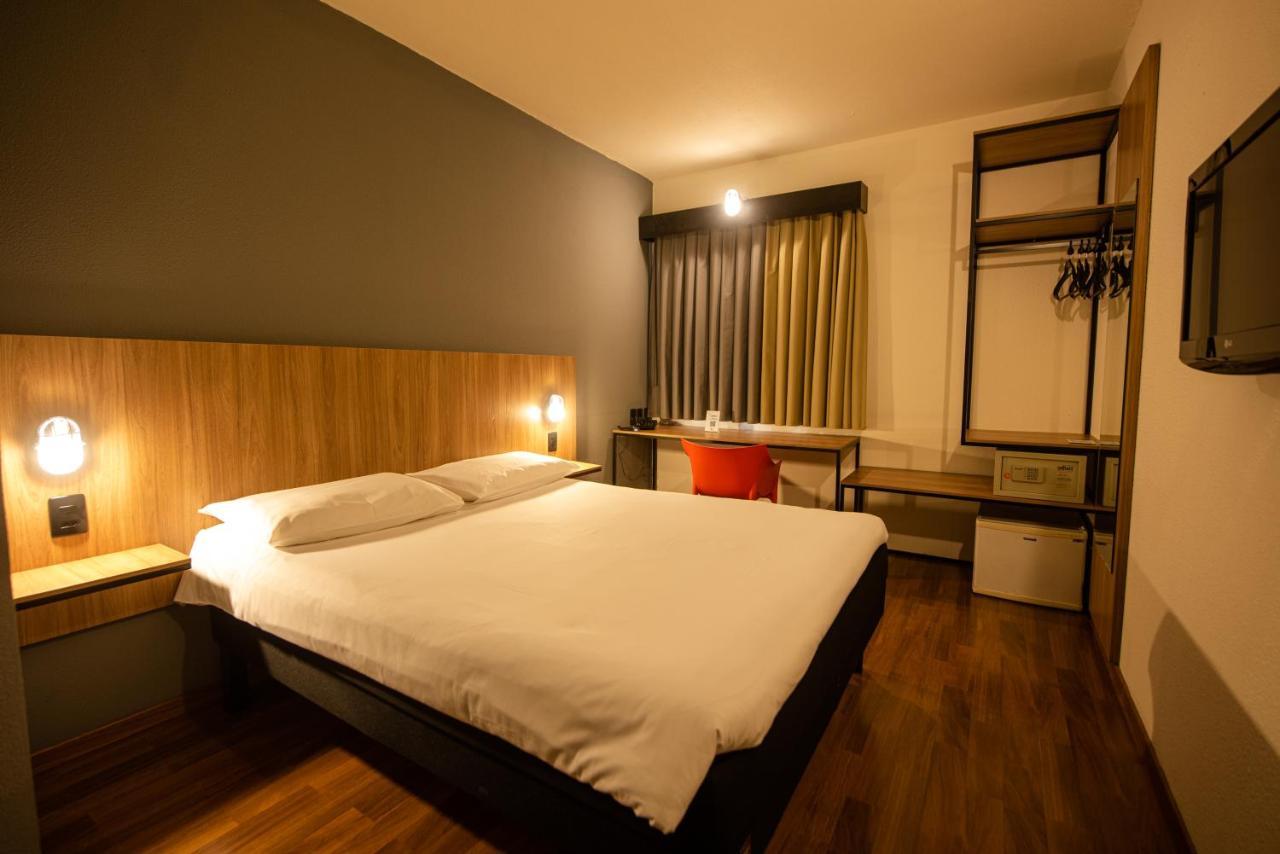 Hotel Ibis Betim Esterno foto