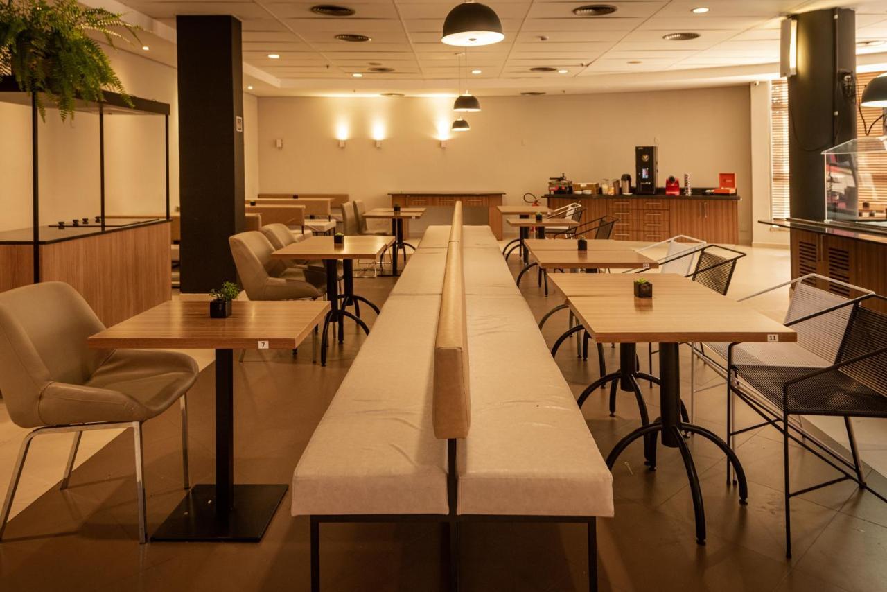 Hotel Ibis Betim Esterno foto