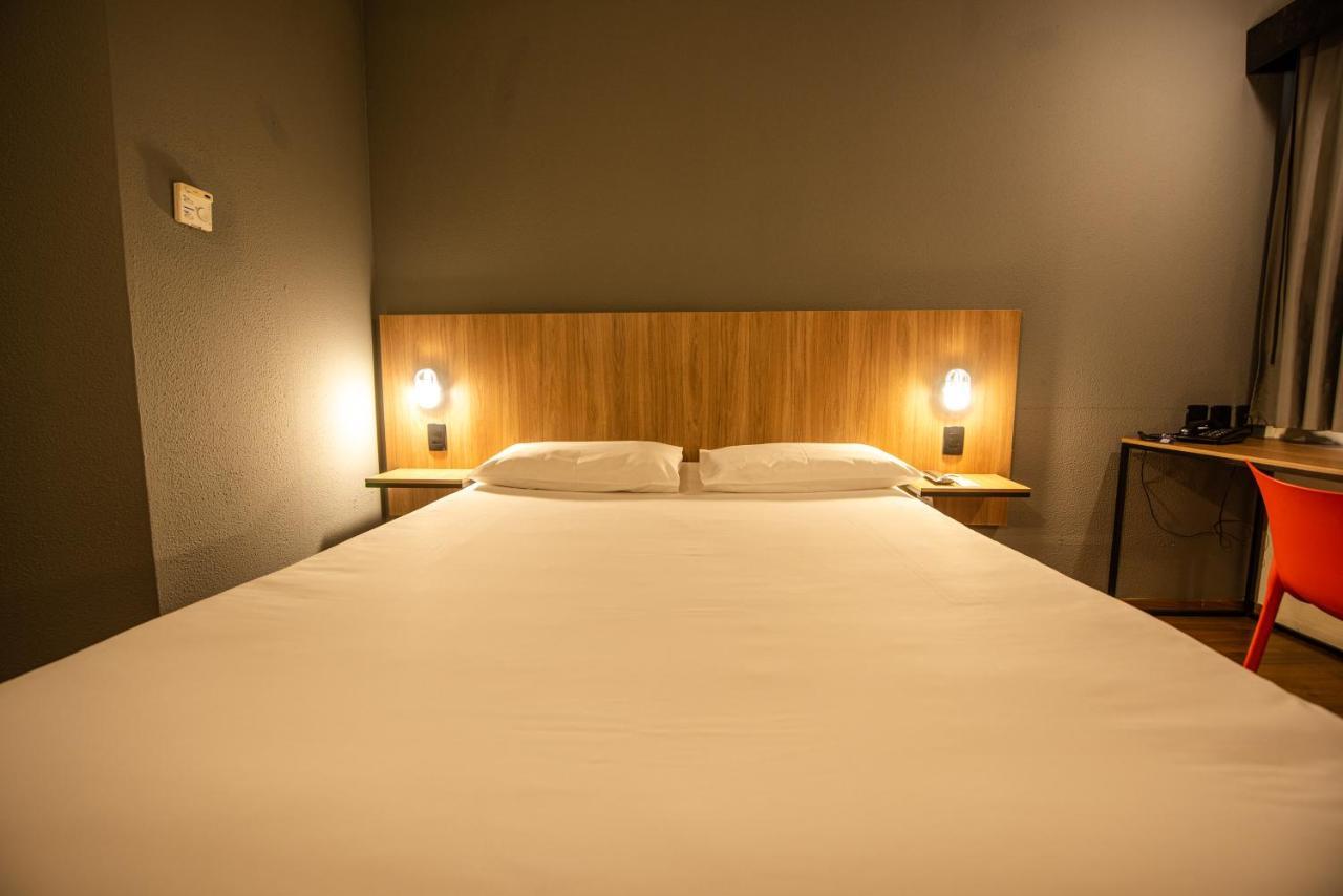 Hotel Ibis Betim Esterno foto