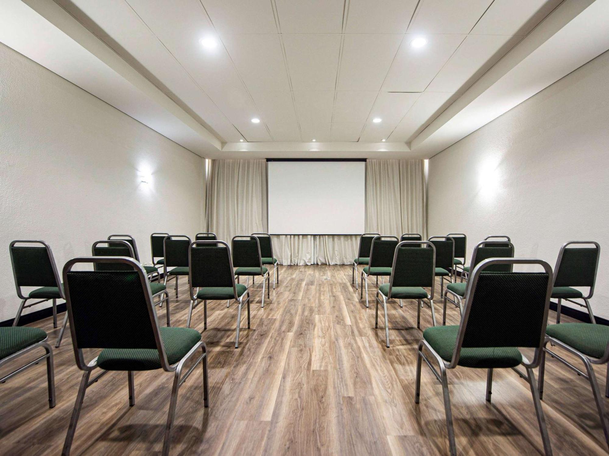 Hotel Ibis Betim Esterno foto