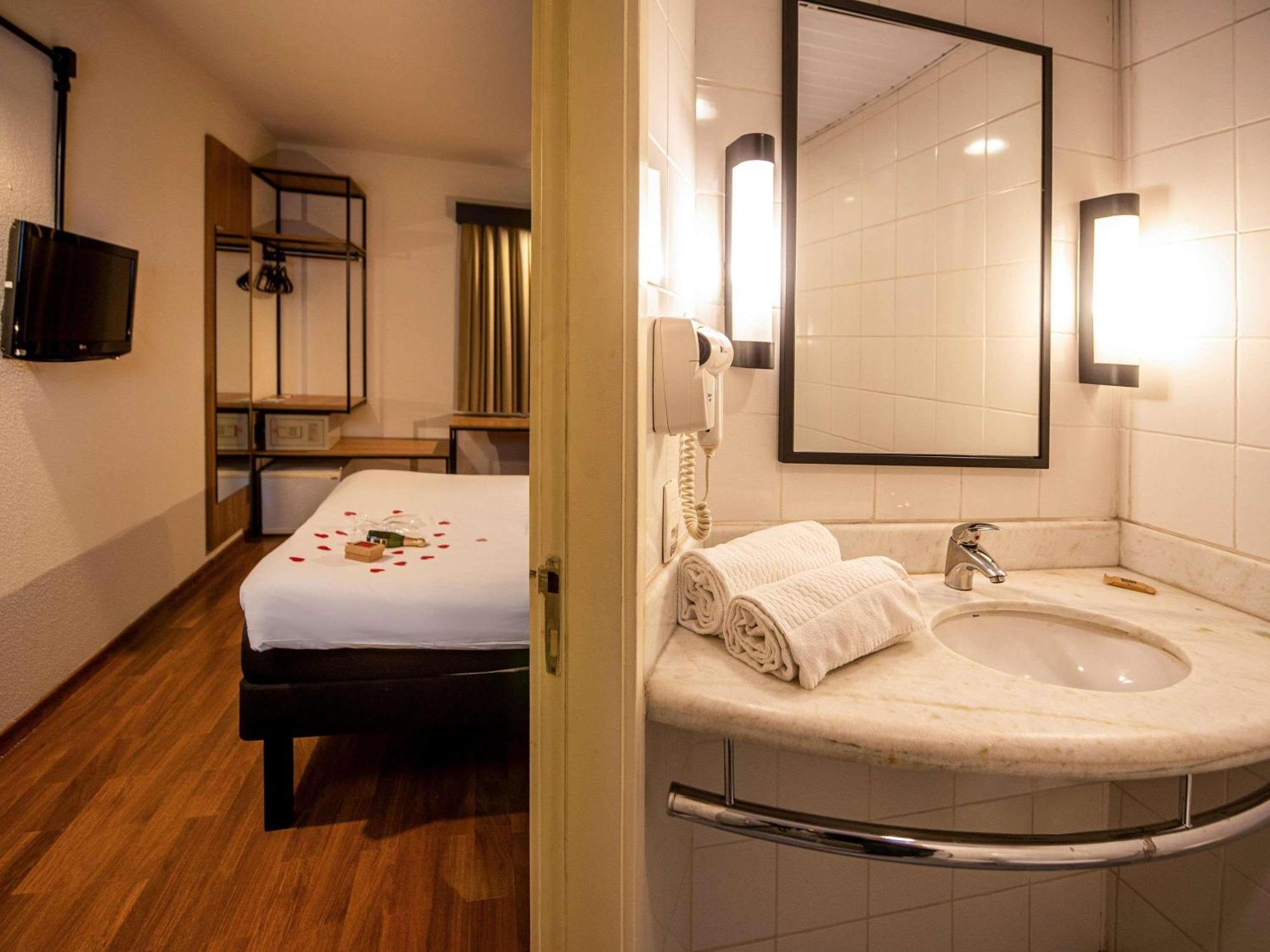 Hotel Ibis Betim Esterno foto